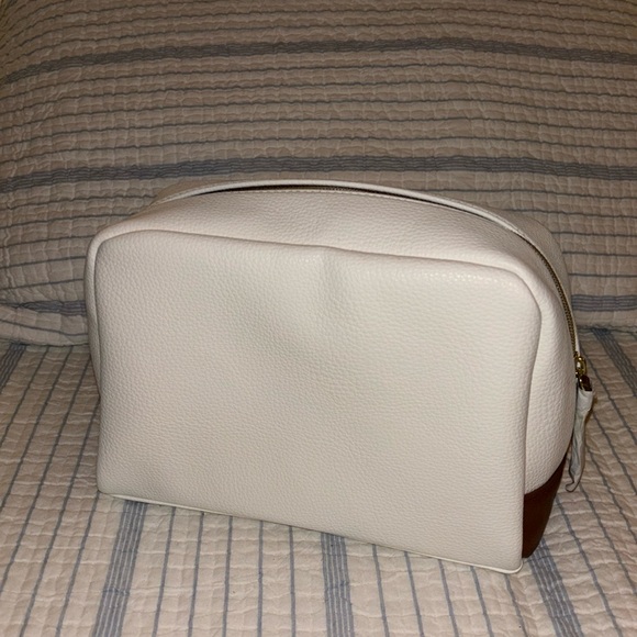 Mark & Graham Concourse Vegan Leather Travel Pouch - Picture 2 of 8